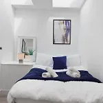 Bright Cosy Greenwich - 3 Bedroom Apartment 5 Beds - Free Parking